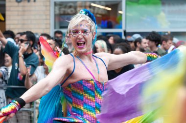 Toronto, ON, Kanada 30 Haziran 2024: 2024 Geleneksel Onur Yürüyüşü katılımcısı.