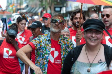Toronto, ON, Kanada 30 Haziran 2024: Toronto 'daki 2024 Geleneksel Onur Yürüyüşü' ne Halk katıldı..
