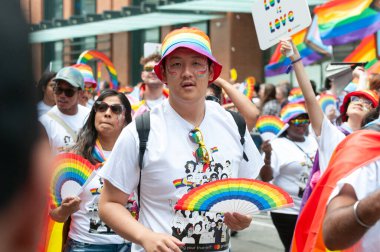 Toronto, ON, Kanada 30 Haziran 2024: Toronto 'daki 2024 Geleneksel Onur Yürüyüşü' ne Halk katıldı..