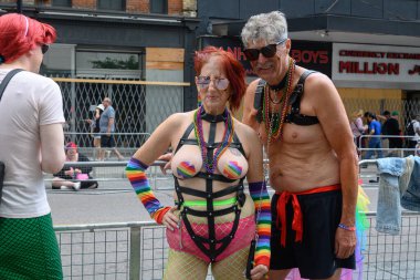 Toronto, ON, Kanada 30 Haziran 2024: Toronto 'daki 2024 Geleneksel Onur Yürüyüşü' ne Halk katıldı..