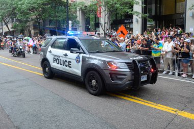 Toronto, ON, Kanada 30 Haziran 2024: Toronto 'daki 2024 Geleneksel Onur Yürüyüşü' ne Halk katıldı..