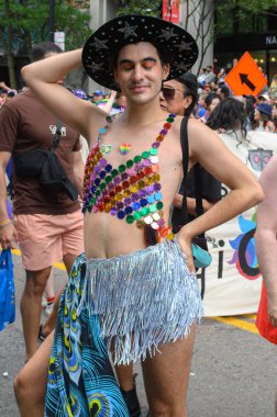 Toronto, ON, Kanada 30 Haziran 2024: Toronto 'daki 2024 Geleneksel Onur Yürüyüşü' ne Halk katıldı..