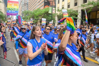 Toronto, ON, Kanada 30 Haziran 2024: Toronto 'daki 2024 Geleneksel Onur Yürüyüşü' ne Halk katıldı..