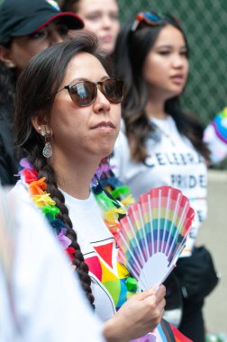 Toronto, ON, Kanada 30 Haziran 2024: 2024 Geleneksel Onur Yürüyüşü katılımcısı.