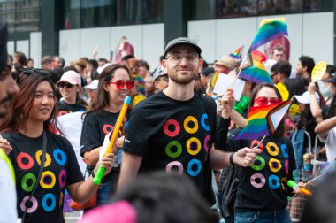 Toronto, ON, Kanada 30 Haziran 2024: 2024 Geleneksel Onur Yürüyüşü katılımcısı.