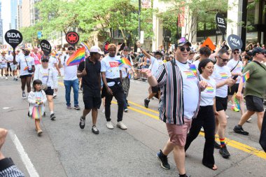 Toronto, ON, Kanada 30 Haziran 2024: Toronto 'daki 2024 Geleneksel Onur Yürüyüşü' ne Halk katıldı..