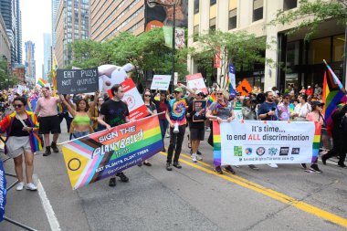 Toronto, ON, Kanada 30 Haziran 2024: Toronto 'daki 2024 Geleneksel Onur Yürüyüşü' ne Halk katıldı..