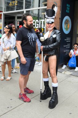 Toronto, ON, Kanada 30 Haziran 2024: Toronto 'daki 2024 Geleneksel Onur Yürüyüşü' ne Halk katıldı..
