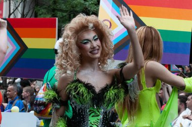Toronto, ON, Kanada 30 Haziran 2024: 2024 Geleneksel Onur Yürüyüşü katılımcısı.