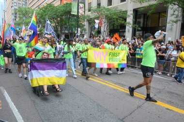 Toronto, ON, Kanada 30 Haziran 2024: Toronto 'daki 2024 Geleneksel Onur Yürüyüşü' ne Halk katıldı..