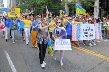 Toronto, ON, Kanada 30 Haziran 2024: Toronto 'daki 2024 Geleneksel Onur Yürüyüşü' ne Halk katıldı..