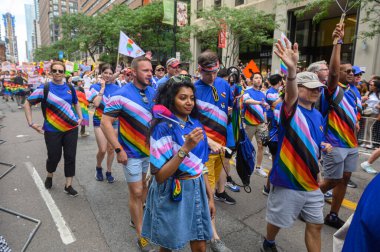 Toronto, ON, Kanada 30 Haziran 2024: Toronto 'daki 2024 Geleneksel Onur Yürüyüşü' ne Halk katıldı..