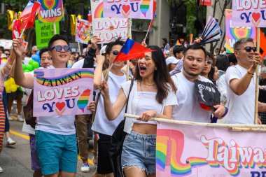 Toronto, ON, Kanada 30 Haziran 2024: Toronto 'daki 2024 Geleneksel Onur Yürüyüşü' ne Halk katıldı..