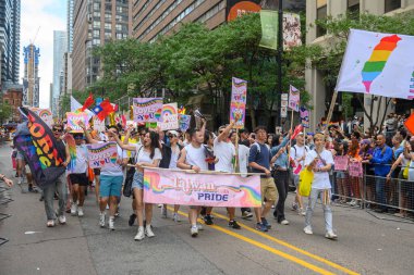 Toronto, ON, Kanada 30 Haziran 2024: Toronto 'daki 2024 Geleneksel Onur Yürüyüşü' ne Halk katıldı..
