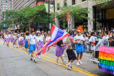 Toronto, ON, Kanada 30 Haziran 2024: Toronto 'daki 2024 Geleneksel Onur Yürüyüşü' ne Halk katıldı..