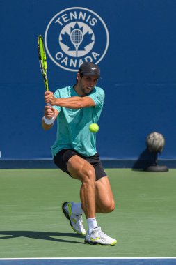 Toronto, ON, Kanada - 7 Ağustos 2023: Aleksandar Vukiç (Avustralya) Toronto 'daki Sobeys Stadyumu' nda oynanan Ulusal Banka Açık ön eleme karşılaşmasında Diego Schwartzman (Arjantin) ile oynadı.