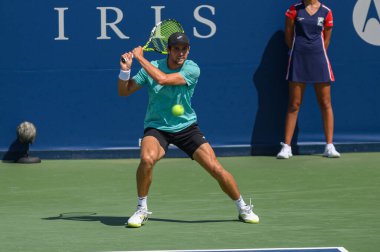 Toronto, ON, Kanada - 7 Ağustos 2023: Aleksandar Vukiç (Avustralya) Toronto 'daki Sobeys Stadyumu' nda oynanan Ulusal Banka Açık ön eleme karşılaşmasında Diego Schwartzman (Arjantin) ile oynadı.