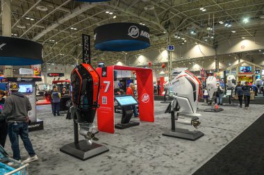 Toronto, ON, Kanada 18 Ocak 2025: Dış motorlar 67. Toronto Uluslararası Boat Show 'da sergilendi..