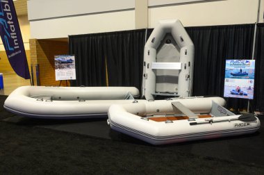Toronto, ON, Kanada 18 Ocak 2025: Kauçuk botlar, Toronto Uluslararası Boat Show 'daki sergide sergilenmektedir...