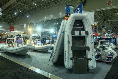 Toronto, ON, Kanada 18 Ocak 2025: Kauçuk botlar, Toronto Uluslararası Boat Show 'daki sergide sergilenmektedir...