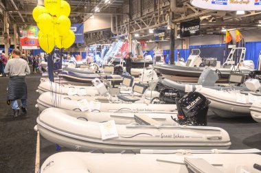 Toronto, ON, Kanada 18 Ocak 2025: Toronto Uluslararası Boat Show 'daki sergide şişme botlar sunuluyor...