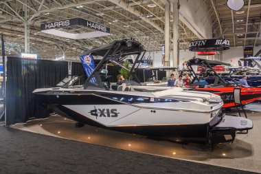 Toronto, ON, Kanada 18 Ocak 2025: Toronto Uluslararası Boat Show 'daki sergide yelkenliler sunuluyor...