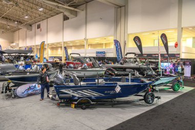Toronto, ON, Kanada 18 Ocak 2025: Toronto Uluslararası Boat Show 'daki sergide yelkenliler sunuluyor...