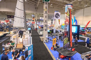 Toronto, ON, Kanada 18 Ocak 2025: Toronto Uluslararası Boat Show 'daki sergide yelkenliler sunuluyor...