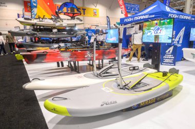 Toronto, ON, Kanada 18 Ocak 2025: Toronto Uluslararası Boat Show 'daki sergide yelkenliler sunuluyor...