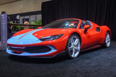 Toronto, ON, Kanada - 14 Şubat 2025: Ferrari 296 GTS Kanada Uluslararası Otomobil Fuarı 'nda sunuldu.