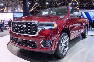 Toronto, ON, Kanada - 14 Şubat 2025 Dodge 2025 Ram 1500 Tungsten Kanada Uluslararası Otomobil Fuarı 'nda sunuldu.