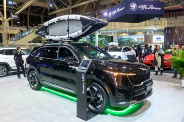 Toronto, ON, Kanada - 14 Şubat 2025: Kia Sorento HEV Kanada Uluslararası Otomobil Fuarı 'nda sunuldu.