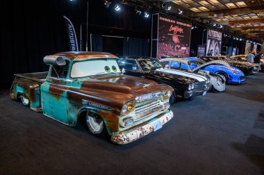 Toronto, ON, Kanada - 14 Şubat, 2025 Kanada Uluslararası Otomobil Fuarı 'nda sunulan Chevrolet Apache Pickup.