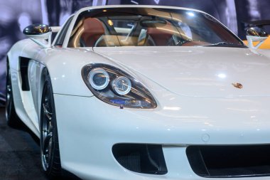 Toronto, ON, Kanada - 14 Şubat 2025 Kanada Uluslararası Otomobil Fuarı sırasında Porsche Carrera GT Auto Exotica bölümünde sunar.