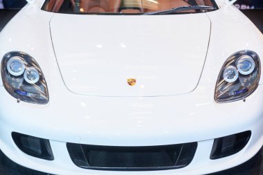 Toronto, ON, Kanada - 14 Şubat 2025 Kanada Uluslararası Otomobil Fuarı sırasında Porsche Carrera GT Auto Exotica bölümünde sunar.