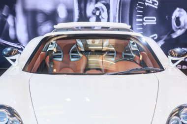 Toronto, ON, Kanada - 14 Şubat 2025 Kanada Uluslararası Otomobil Fuarı sırasında Porsche Carrera GT Auto Exotica bölümünde sunar.