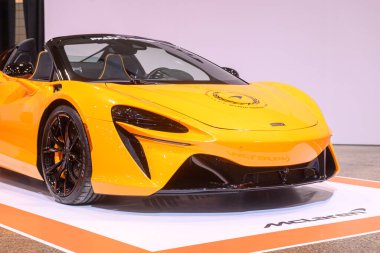 Toronto, ON, Kanada - 14 Şubat 2025: McLaren Artura Spider, Kanada Uluslararası Otomobil Fuarı 'nda sunar..