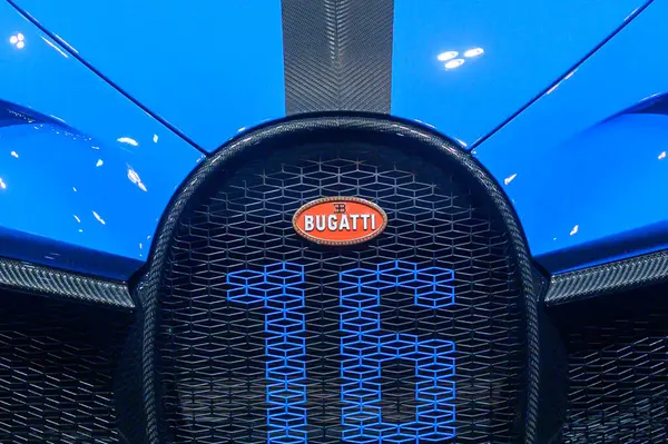 Toronto, ON, Kanada - 14 Şubat 2025 Bugatti Chiron Pur Spor 2025 Kanada Uluslararası Otomobil Fuarı 'nda sunuldu.