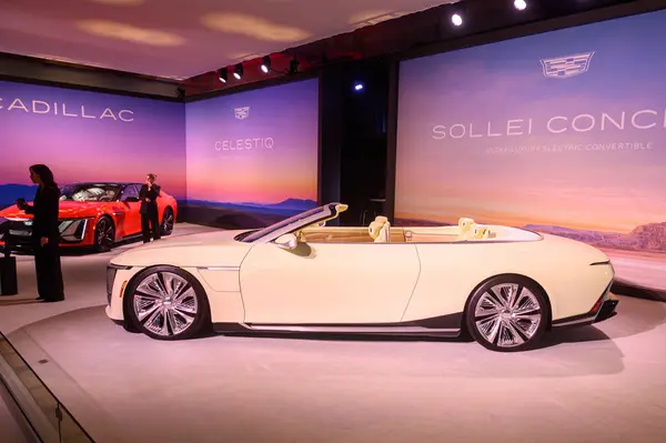 Toronto, ON, Kanada - 14 Şubat 2025: Cadillac Sollei Concept, Kanada Uluslararası Otomobil Fuarı sırasında Auto Exotica bölümünde sunuldu.