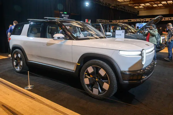 Toronto, ON, Kanada - 14 Şubat 2025: Rivian R2, Kanada Uluslararası Otomobil Fuarı sırasında Auto Exotica bölümünde sunuldu.