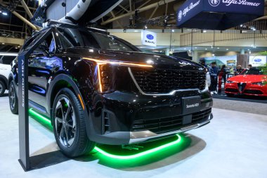 Toronto, ON, Kanada - 14 Şubat 2025: Kia Sorento HEV Kanada Uluslararası Otomobil Fuarı 'nda sunuldu.