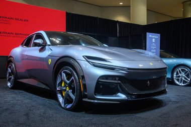 Toronto, ON, Kanada - 14 Şubat 2023 Ferrari Purosangue Kanada Uluslararası Otomobil Fuarı 'nda sunuldu.
