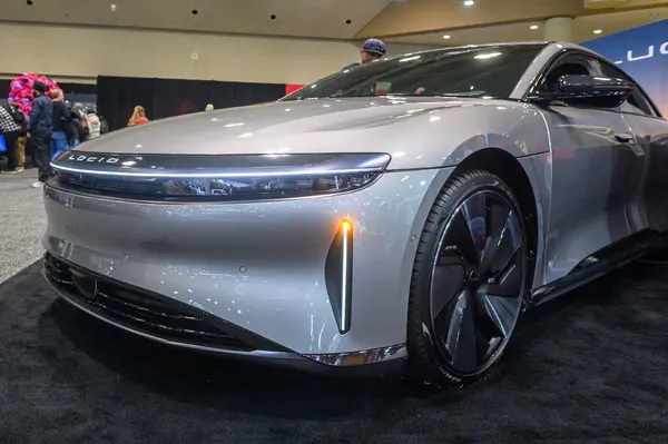 Toronto, ON, Kanada - 14 Şubat 2025 Kanada Uluslararası Otomobil Fuarı 'nda Berrak.