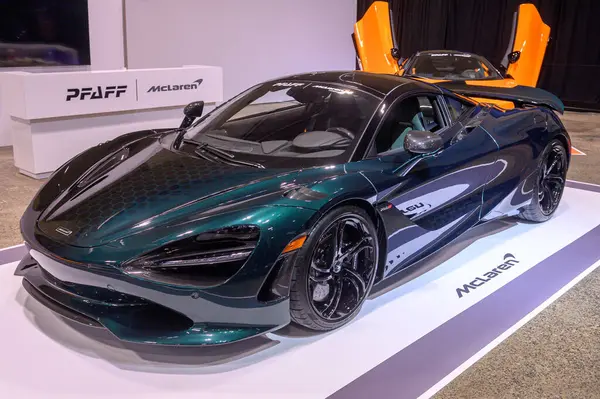 Toronto, ON, Kanada - 14 Şubat 2025: McLaren 750S Kanada Uluslararası Otomobil Fuarı 'nda sunuldu.