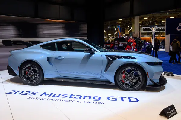Toronto, ON, Kanada - 14 Şubat 2025 Ford Mustang GTD Kanada Uluslararası Otomobil Fuarı 'nda sunuldu.