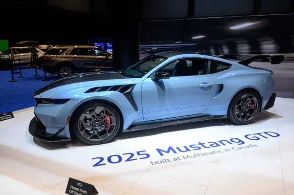 Toronto, ON, Kanada - 14 Şubat 2025 Ford Mustang GTD Kanada Uluslararası Otomobil Fuarı 'nda sunuldu.