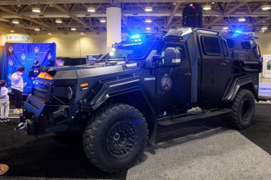Toronto, ON, Kanada - 14 Şubat 2025: Terradyne Zırhlı Gurkha MPV 2025 Kanada Uluslararası Otomobil Fuarı 'nda sunuldu.