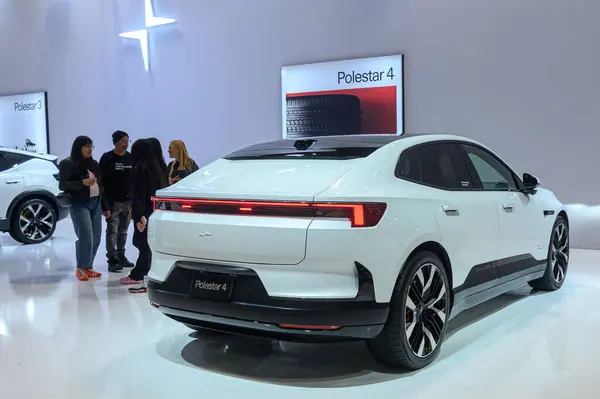 Toronto, ON, Kanada - 14 Şubat 2025: Kutup Yıldızı 4 Kanada Uluslararası Otomobil Fuarı 'nda sunuldu.