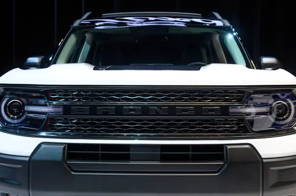 Toronto, ON, Kanada - 14 Şubat 2025 Ford Bronco Spor 2025 Kanada Uluslararası Otomobil Fuarı 'nda sunuldu.