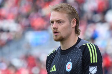 Toronto, ON, Kanada - 15 Mart 2025: 1 Chicago Fire FC kalecisi Chris Brady, BMO Field 'da Toronto FC' ye karşı oynanan maçta odaklanmıştır. Sayı 1: 2, Chicago İtfaiyesi kazandı.)